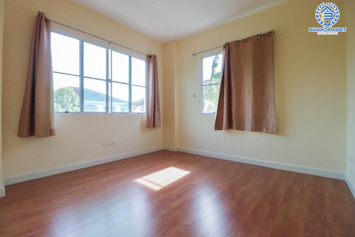 *****บ้านเดี่ยวมือสอง เมืองนนทบุรี ม.มัณฑนา ราชพฤกษ์ หลังมุม! บ้านคุณภาพจากแบรนด์ L&H เนื้อที่กว้างขวางกว่า 58.50 ตร.ว. ฟังก์ชัน 3 ห้องนอน 2 ห้องน้ำ 2 ที่จอดรถ เฟอร์นิเจอร์บิ้วท์อินแบบจัดเต็ม พร้อมลากกระเป๋าเข้าอยู่ได้ทันที บนทำเลที่เชื่อมต่อถนนกาญจนาภิเษก ถนนรัตนาธิเบศร์ ใกล้รถไฟฟ้าสายสีม่วง "สถานีบางรักน้อยท่าอิฐ" และจุดขึ้นทางด่วน "กาญจนาภิเษก" จองเลย!